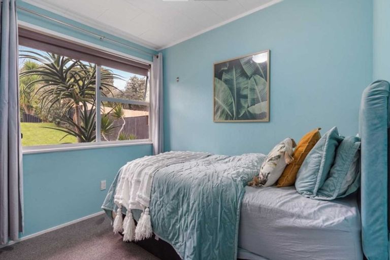 Photo of property in 62 Hellyers Street, Birkdale, Auckland, 0626