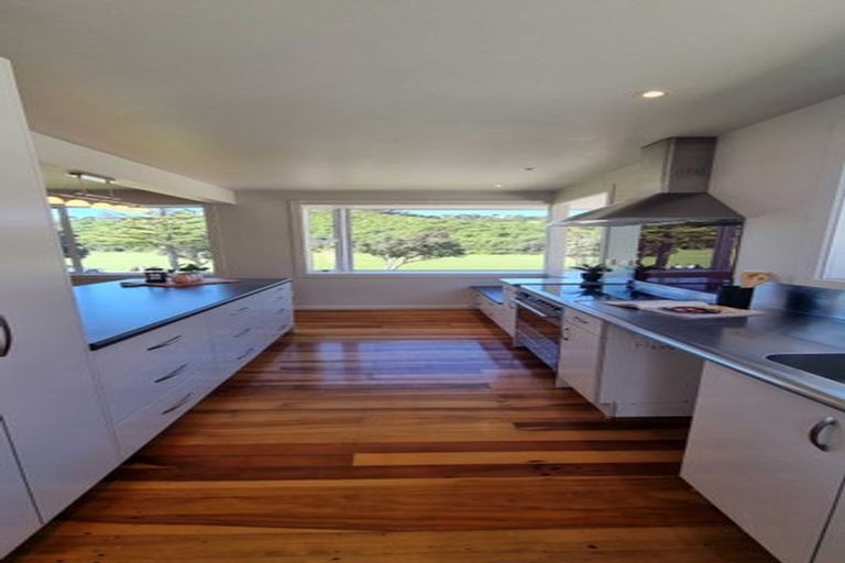 Photo of property in 130 Main Road, Titahi Bay, Porirua, 5022