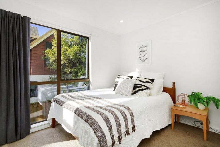 Photo of property in 6 Duval Grove, Tawa, Wellington, 5028