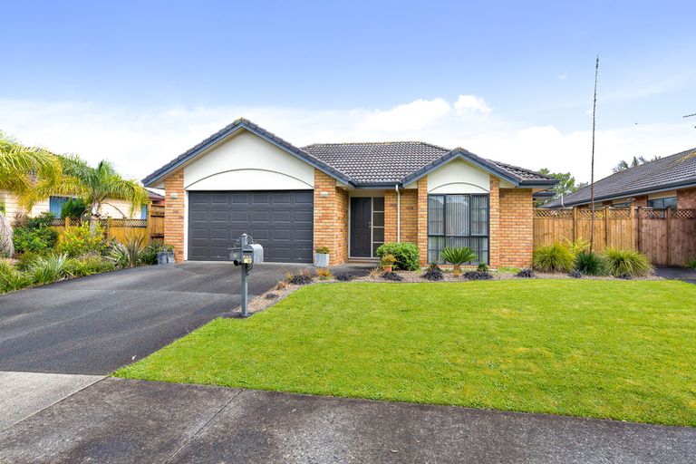Photo of property in 33 Croftview Road, Wattle Downs, Auckland, 2103