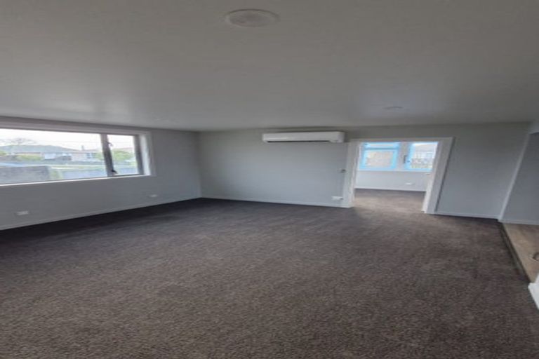Photo of property in 19 Lambeth Crescent, Northcote, Christchurch, 8052