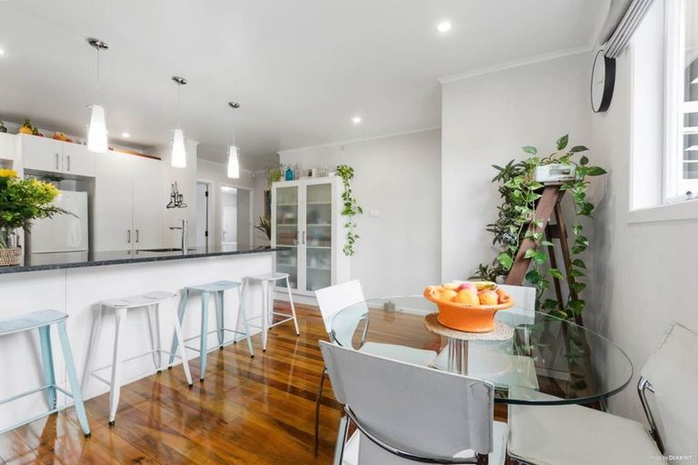 Photo of property in 6 Woodford Avenue, Henderson, Auckland, 0610