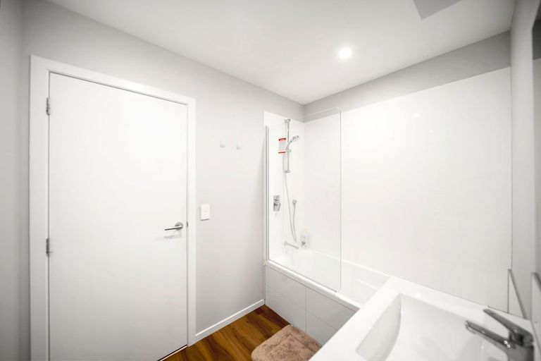 Photo of property in 3a Hillview Crescent, Paparangi, Wellington, 6037