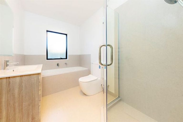 Photo of property in 21 Tuuhura Road, Pukekohe, 2120