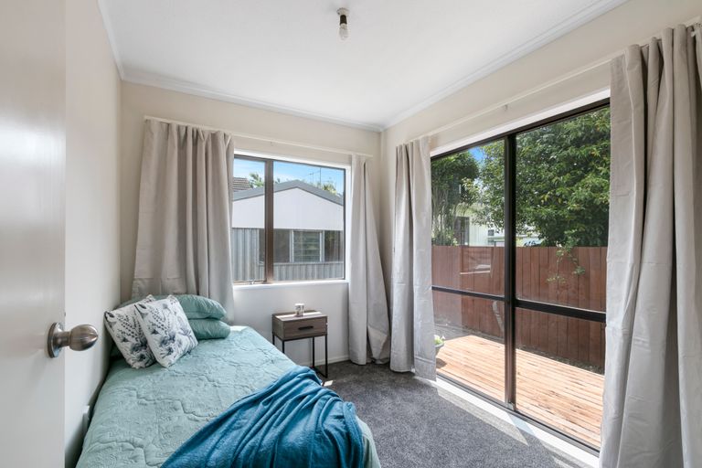 Photo of property in 98a Reynolds Street, Taita, Lower Hutt, 5011