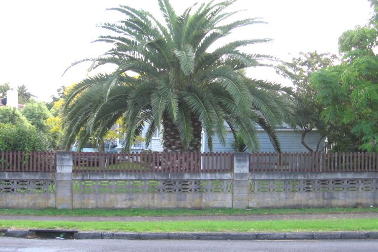 Photo of property in 41 Taikata Road, Te Atatu Peninsula, Auckland, 0610