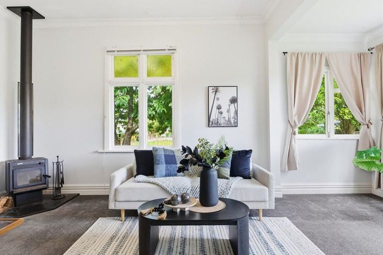 Photo of property in 31 Weraroa Road, Waverley, 4510