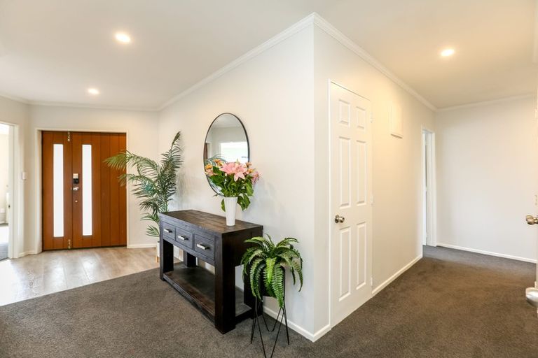 Photo of property in 9 Sandel Rise, Merrilands, New Plymouth, 4312