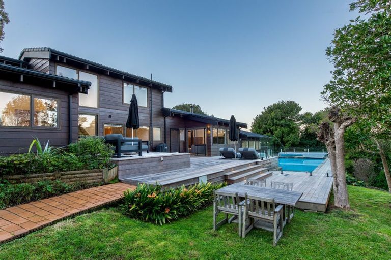 Photo of property in 102 Kowhai Road, Campbells Bay, Auckland, 0630