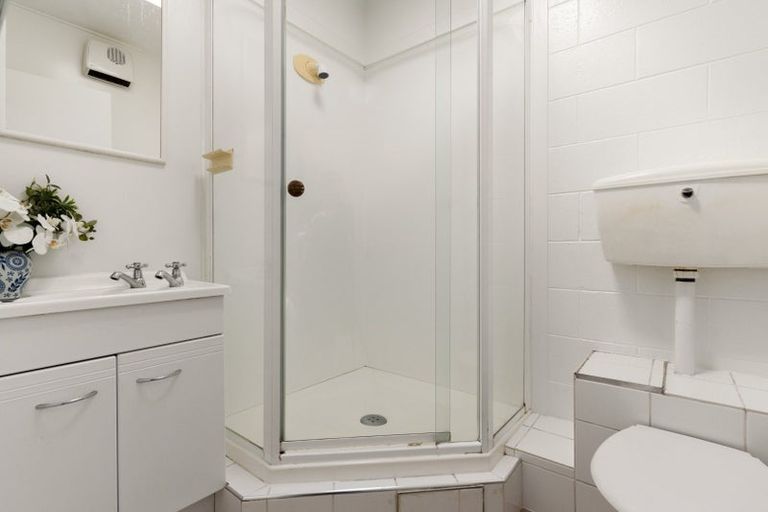 Photo of property in 2/140 Waimairi Road, Ilam, Christchurch, 8041