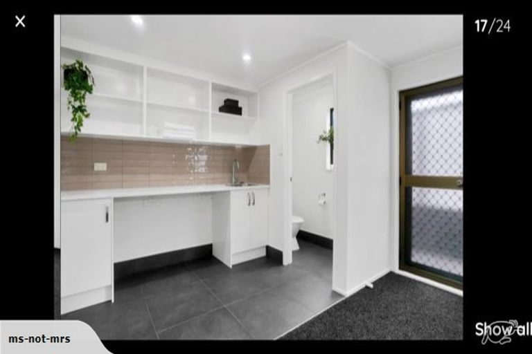 Photo of property in 2/17 Oliver Street, Point Chevalier, Auckland, 1022