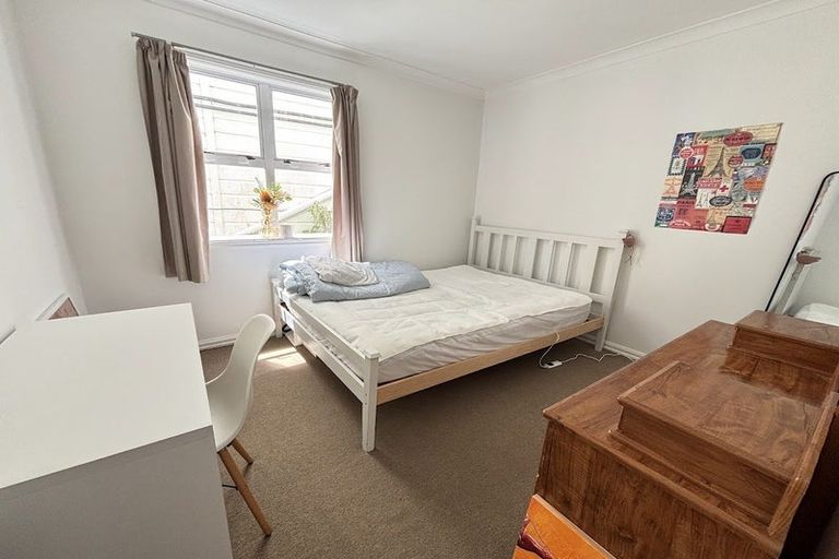 Photo of property in 121 Kelburn Parade, Kelburn, Wellington, 6012