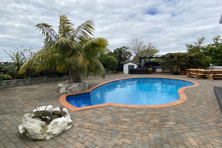 Photo of property in 12 Parkview Place, Pakuranga, Auckland, 2010