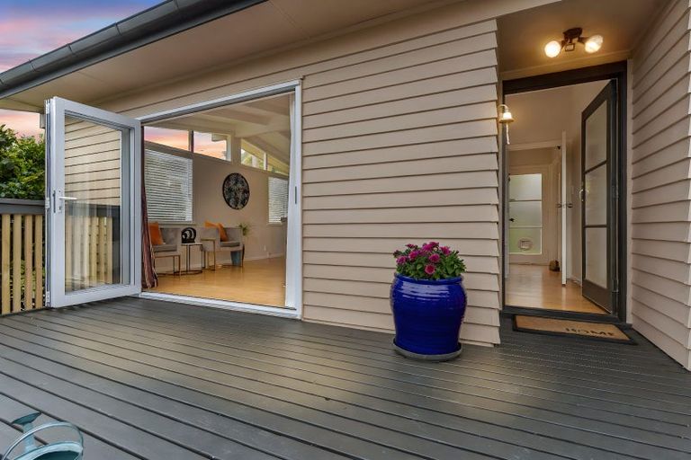 Photo of property in 22 Robbies Road, Shelly Park, Auckland, 2014