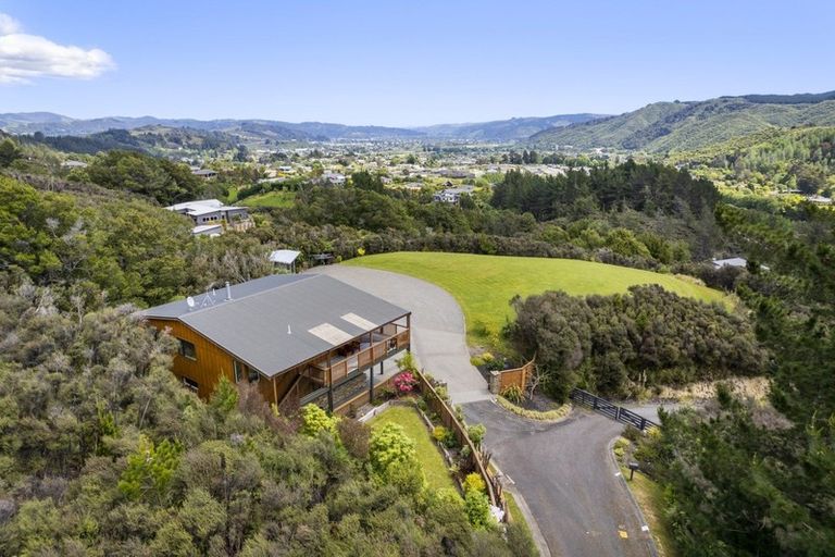 Photo of property in 11 Streets Way, Timberlea, Upper Hutt, 5018