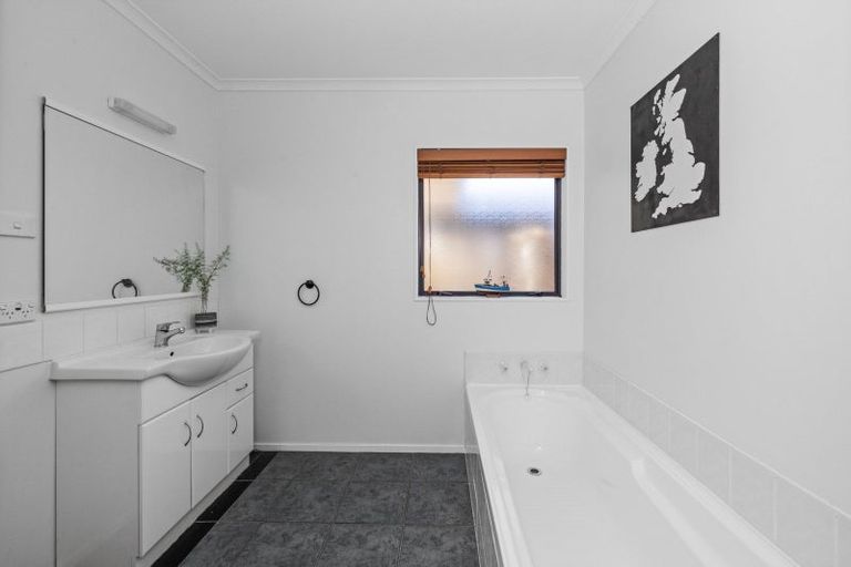 Photo of property in 17 Penlington Place, Havelock North, 4130