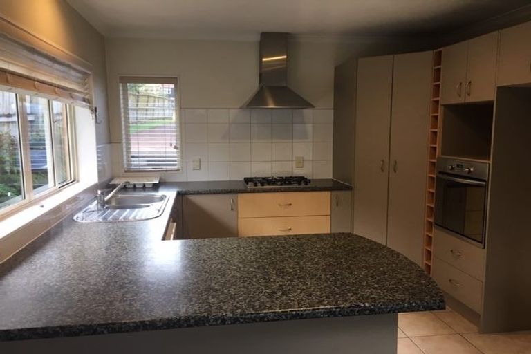 Photo of property in 39 Ponderosa Drive, Oteha, Auckland, 0632