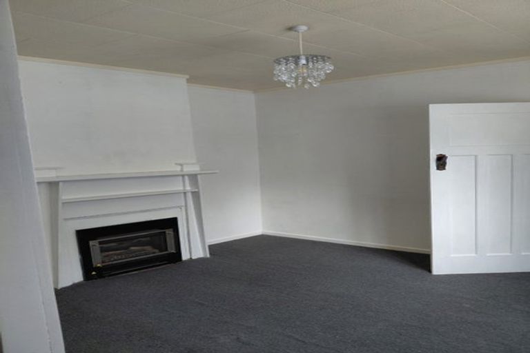 Photo of property in 1/12 Hinekohu Street, New Lynn, Auckland, 0600