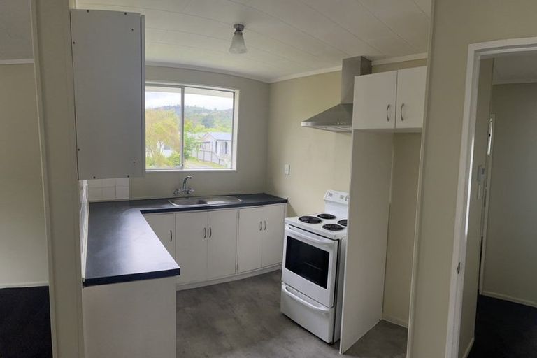 Photo of property in 8 Gemstone Drive, Birchville, Upper Hutt, 5018