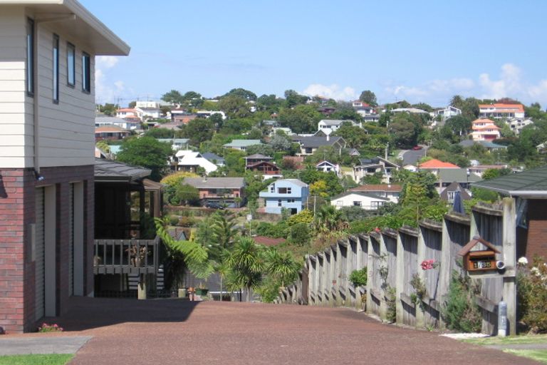 Photo of property in 2/35 Hyde Road, Rothesay Bay, Auckland, 0630