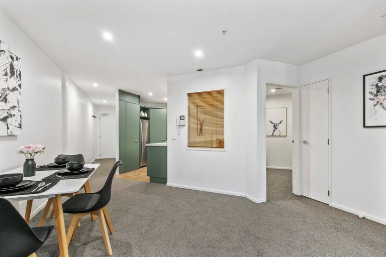 Photo of property in 2e/5 Kent Terrace, Mount Victoria, Wellington, 6011