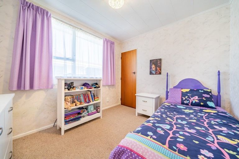 Photo of property in 18 Shanly Street, Brown Owl, Upper Hutt, 5018