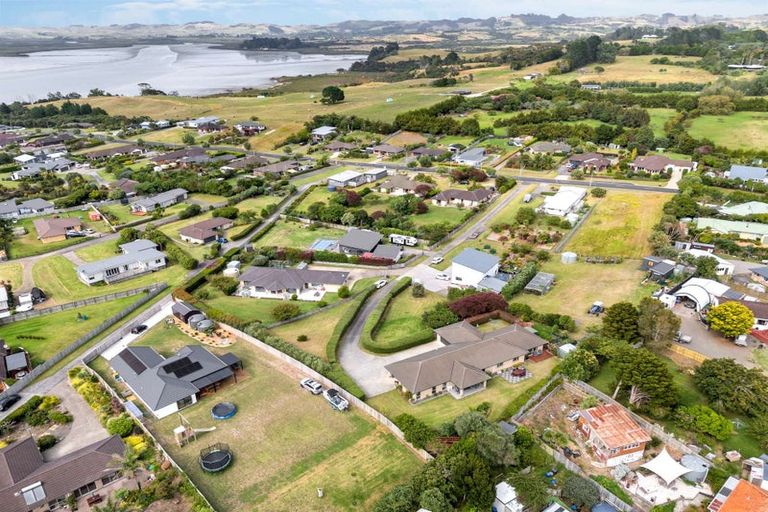 Photo of property in 12 Omana Avenue, Shelly Beach, Helensville, 0874