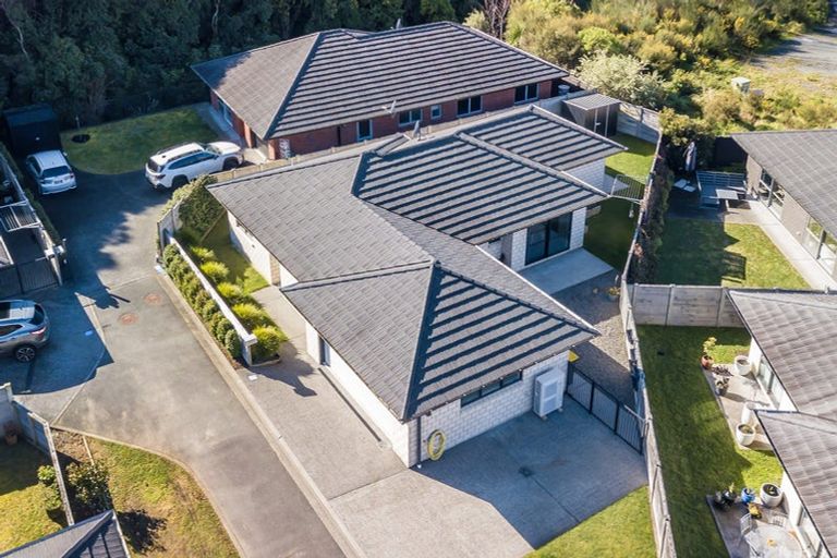 Photo of property in 6 Mooring Close, Whitby, Porirua, 5024