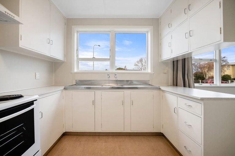 Photo of property in 49 Charnwood Crescent, Bishopdale, Christchurch, 8051