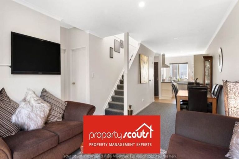 Photo of property in 14 Brashier Circle, Sunnyvale, Auckland, 0612