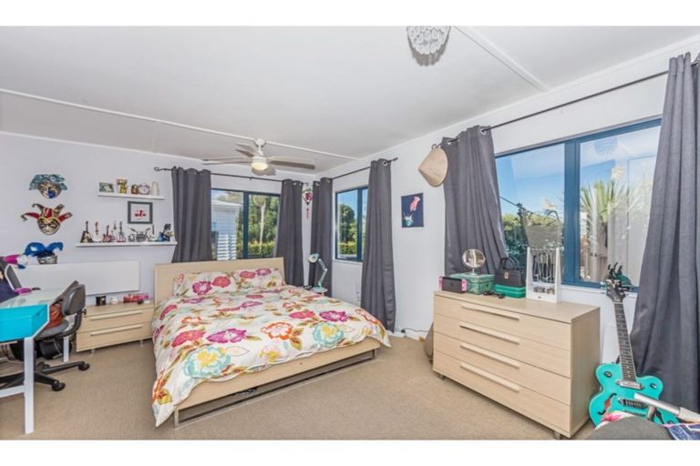 Photo of property in 34b Shakespear Road, Army Bay, Whangaparaoa, 0930
