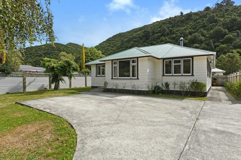Photo of property in 30 Black Beech Street, Birchville, Upper Hutt, 5018