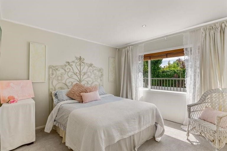 Photo of property in 2 Manaia Place, Mairangi Bay, Auckland, 0630