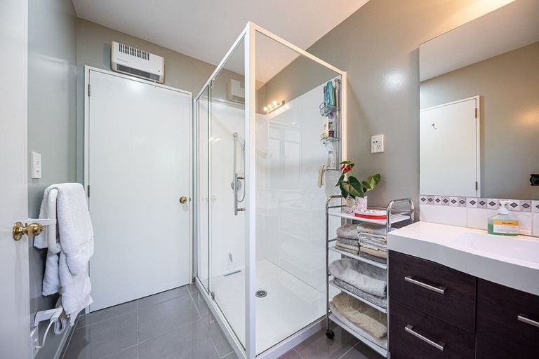 Photo of property in 5a Mclellan Place, Ilam, Christchurch, 8041