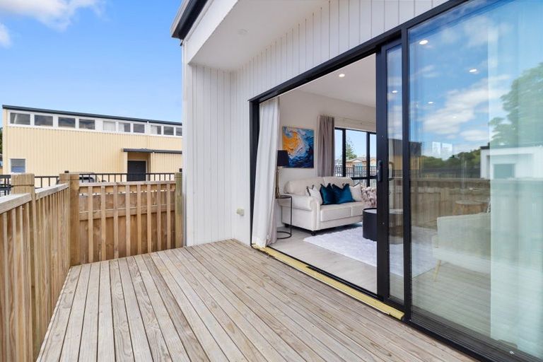 Photo of property in 63 Flanshaw Road, Te Atatu South, Auckland, 0610