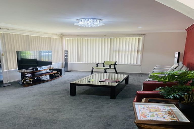 Photo of property in 12 Kirrama Place, Conifer Grove, Takanini, 2112