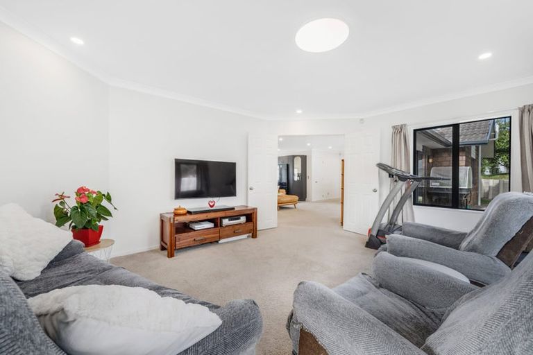 Photo of property in 60 Saralee Drive, Manurewa, Auckland, 2105