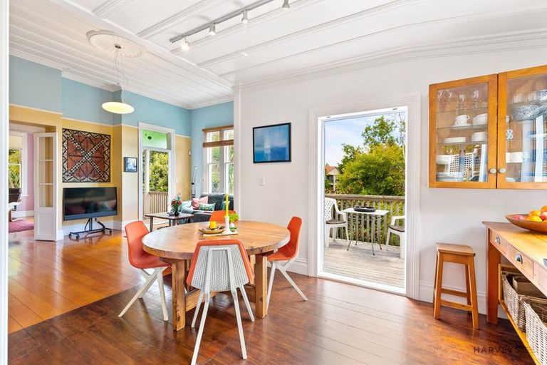 Photo of property in 49 West Lynn Road, Titirangi, Auckland, 0604