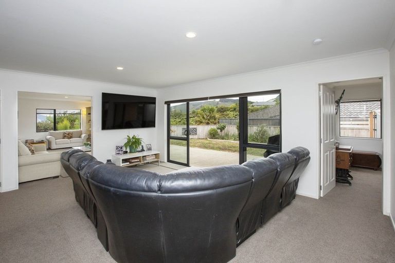 Photo of property in 61 Percy Kinsman Crescent, Riverstone Terraces, Upper Hutt, 5018