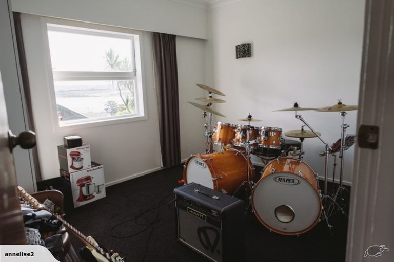 Photo of property in 1/33-35 Teal Crescent, Beach Haven, Auckland, 0626