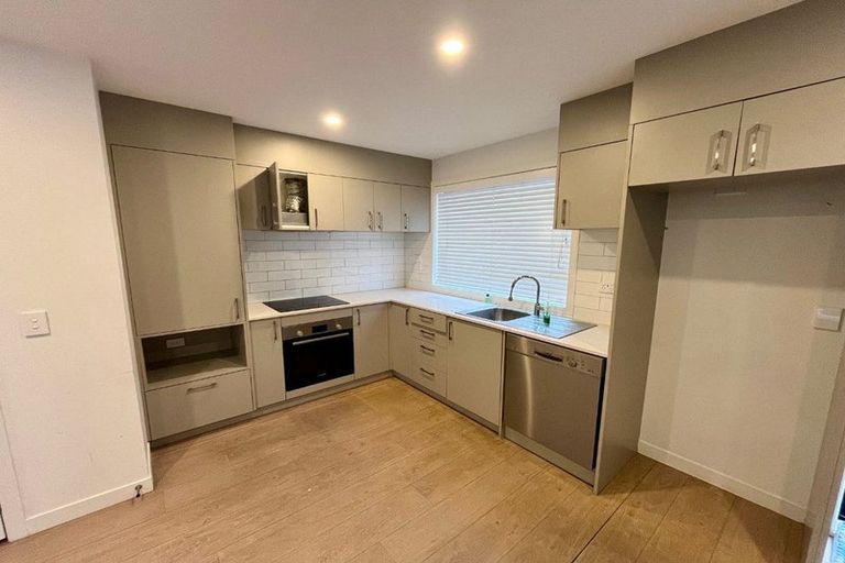 Photo of property in 2/5 Brandon Road, Glen Eden, Auckland, 0602