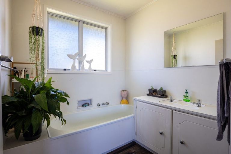 Photo of property in 5 Ngapapa Street, Urenui, 4375