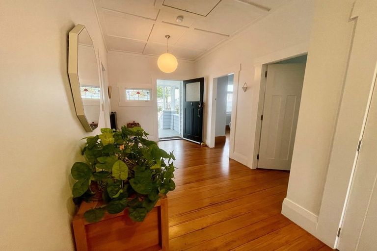 Photo of property in 19 Egremont Street, Belmont, Auckland, 0622