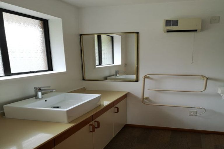 Photo of property in 59 Apsley Drive, Avonhead, Christchurch, 8042