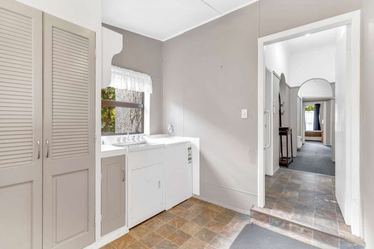 Photo of property in 87 Queen Street West, Levin, 5510