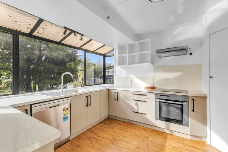 Photo of property in 50 Seaview Road, Marfell, New Plymouth, 4310