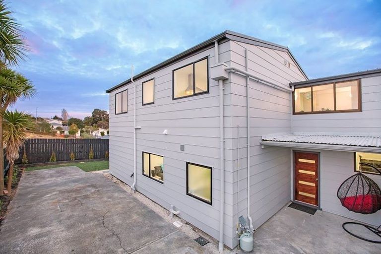 Property details for 2/27 Florence Daly Place, Mount Roskill, Auckland, 1041
