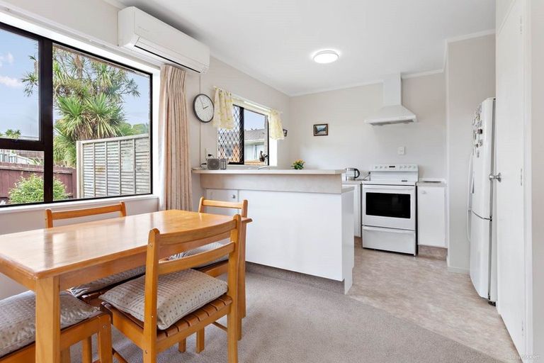 Photo of property in 2/54 Nikau Street, New Lynn, Auckland, 0600