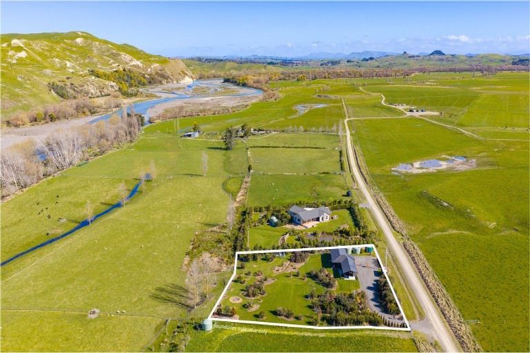 Photo of property in 40 River Road, Otane, Waipawa, 4271