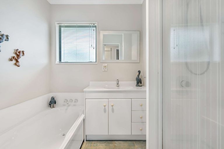 Photo of property in 4 Destino Court, Conifer Grove, Takanini, 2112